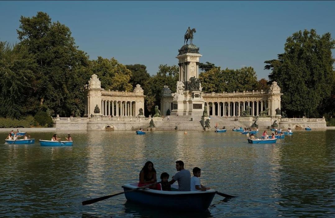 Hostal Vara Madrid Exteriér fotografie