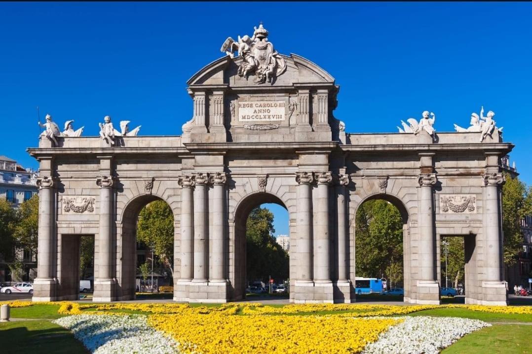 Hostal Vara Madrid Exteriér fotografie